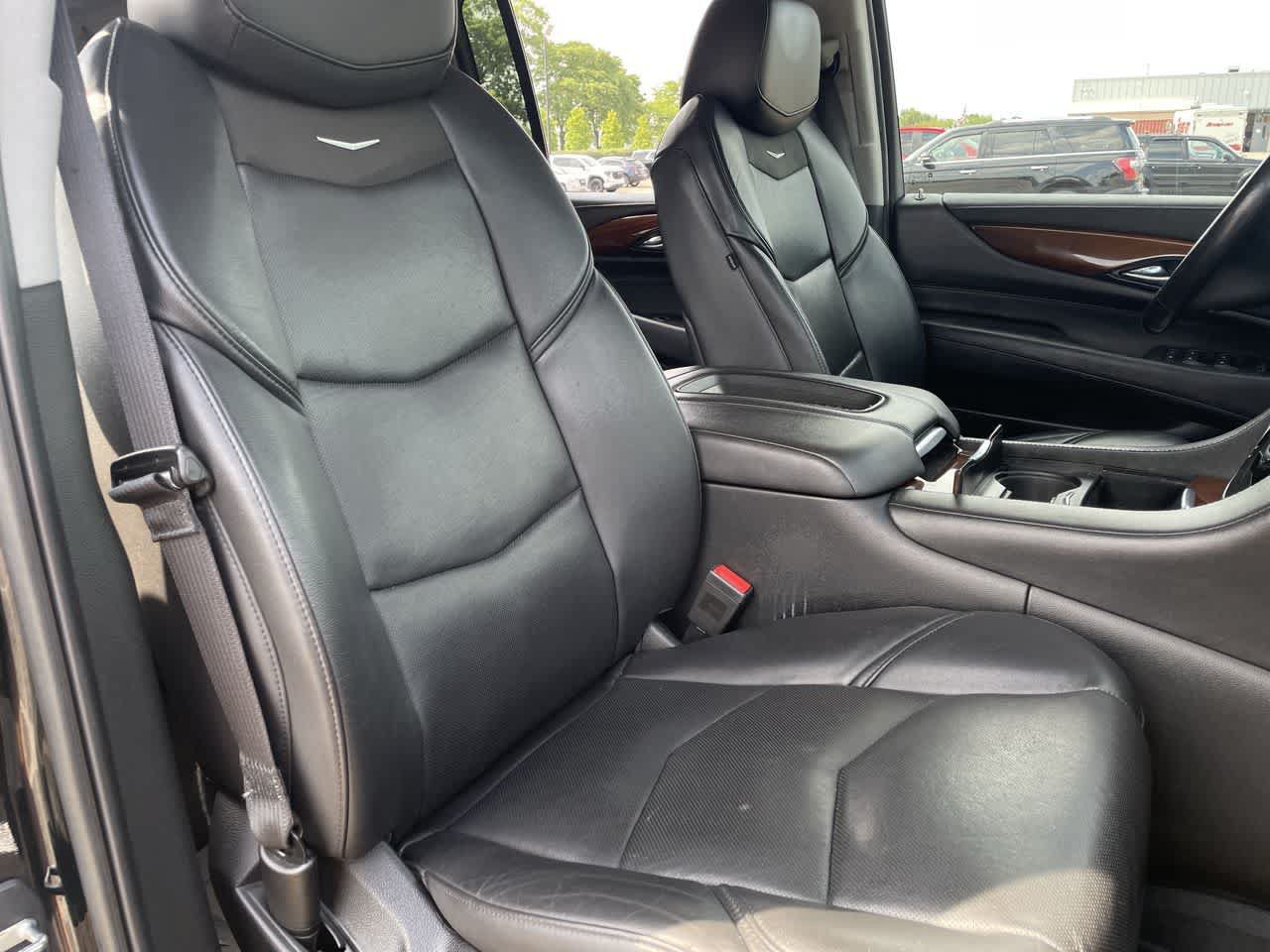 Used 2018 Cadillac Escalade ESV 4WD image 14
