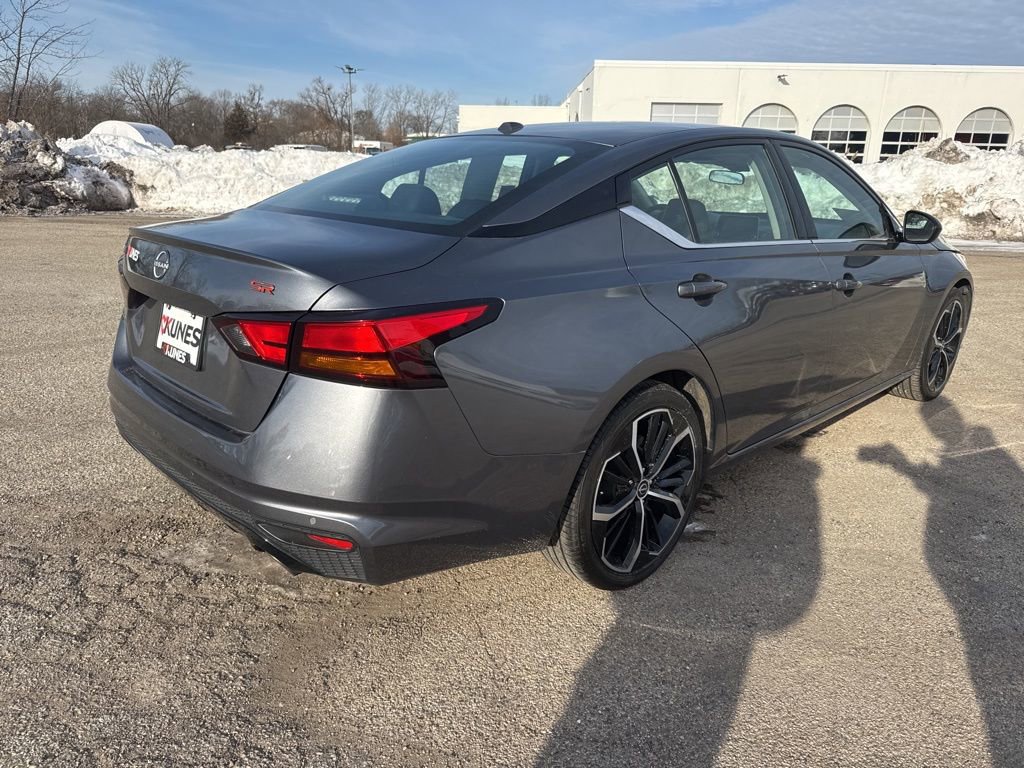 Used 2024 Nissan Altima 2.5 SR FWD image 9