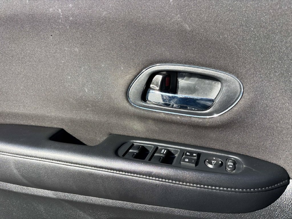 Used 2018 Honda HR-V EX image 15
