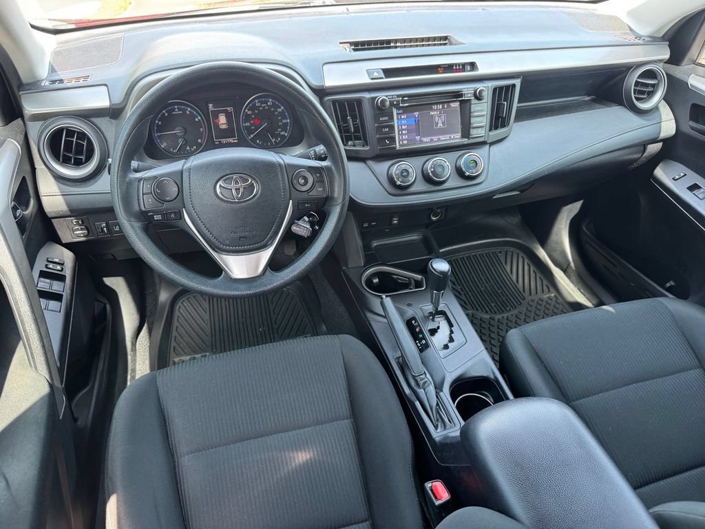 Used 2018 Toyota RAV4 LE AWD/4WD image 11