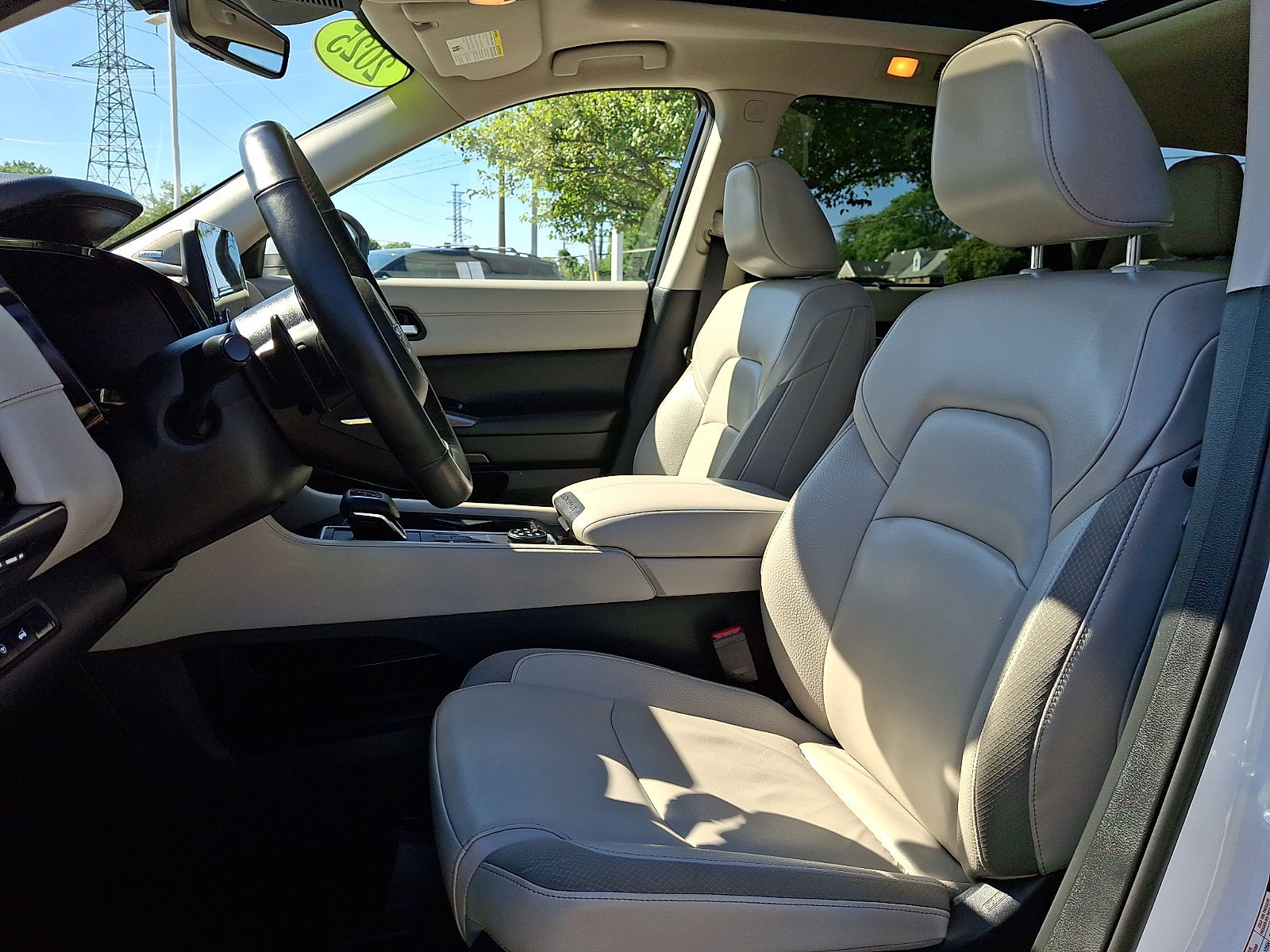 Used 2025 Nissan Pathfinder SL w/ SL Premium Package AWD/4WD image 14