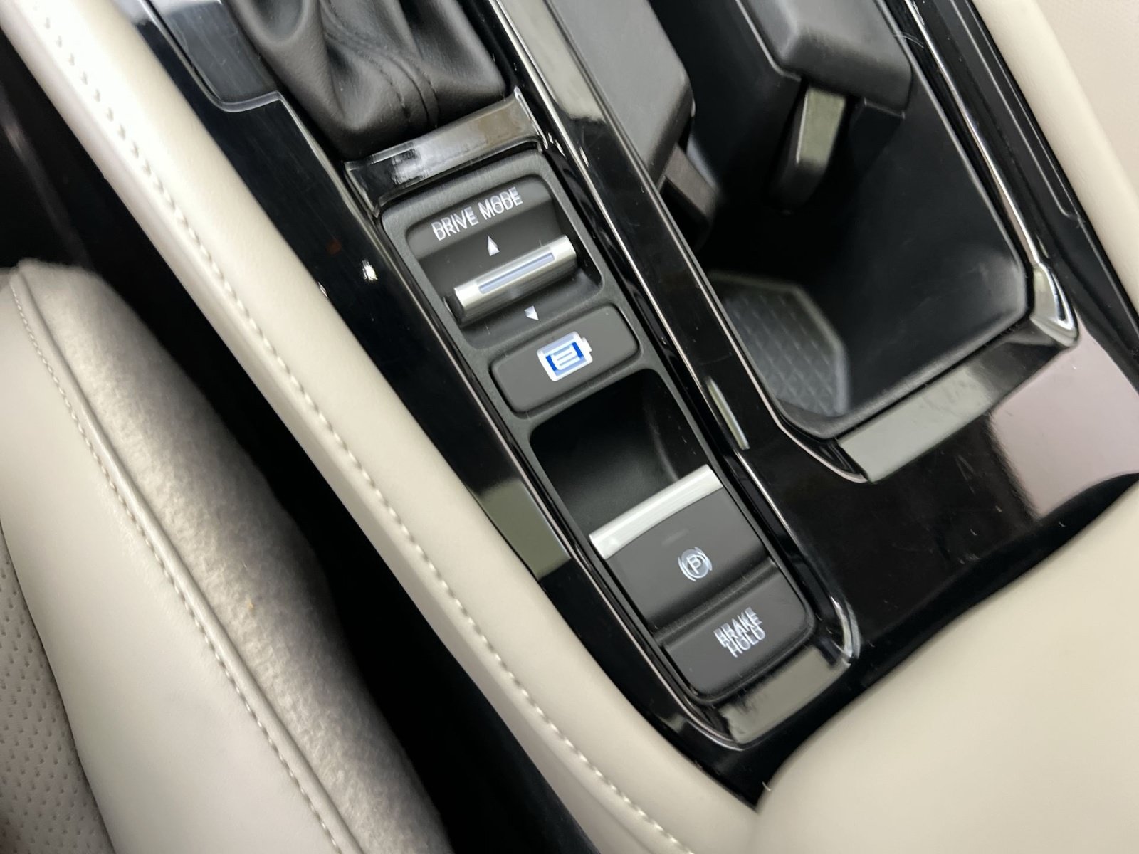 Used 2024 Honda Accord Touring image 31