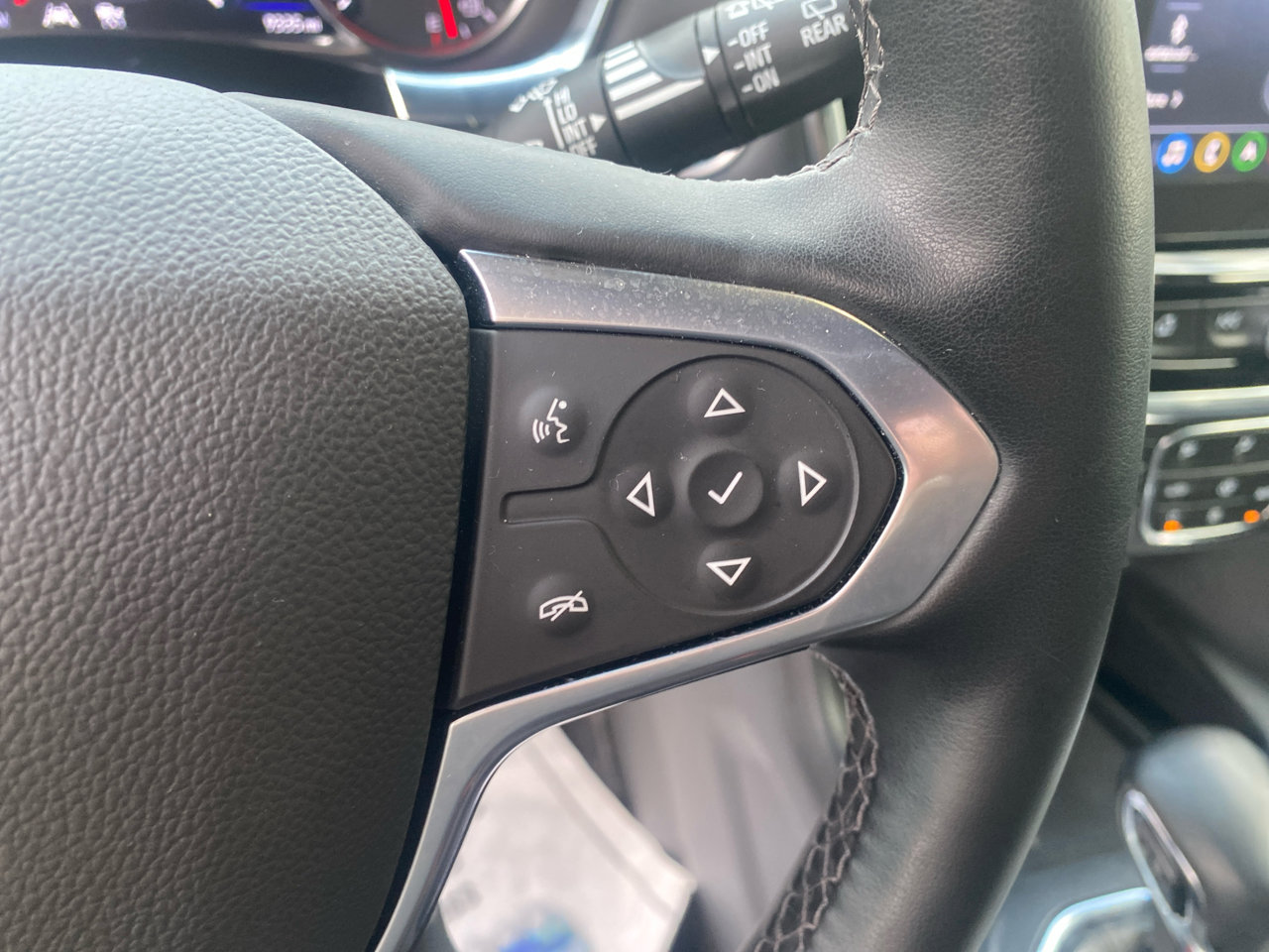 Used 2023 Chevrolet Traverse Premier image 18