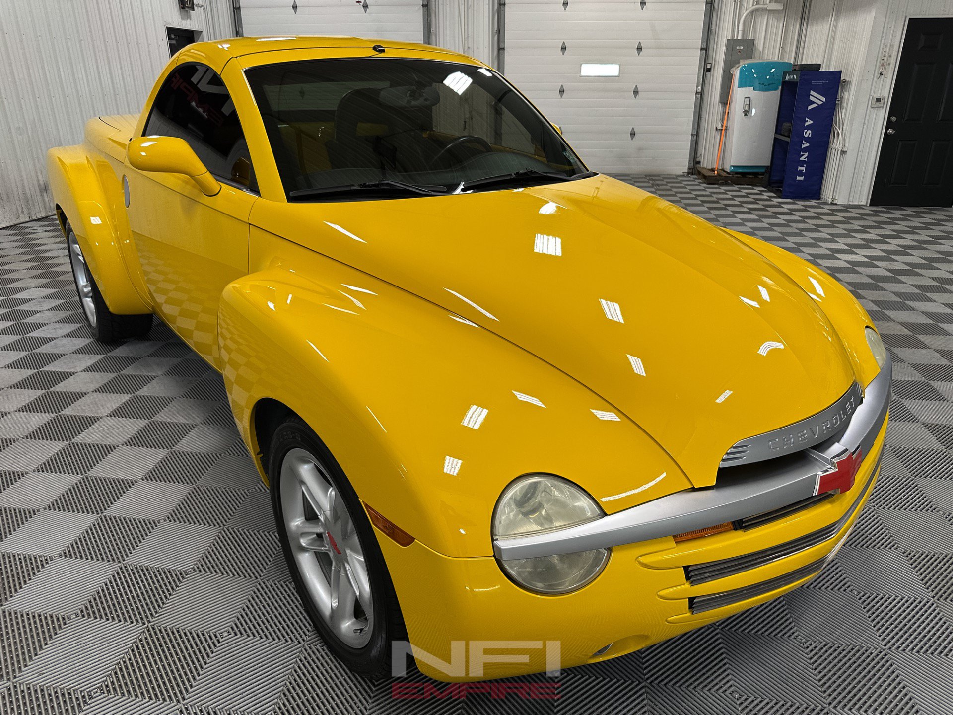 Used 2004 Chevrolet SSR w/ Preferred Equipment Group RWD image 10