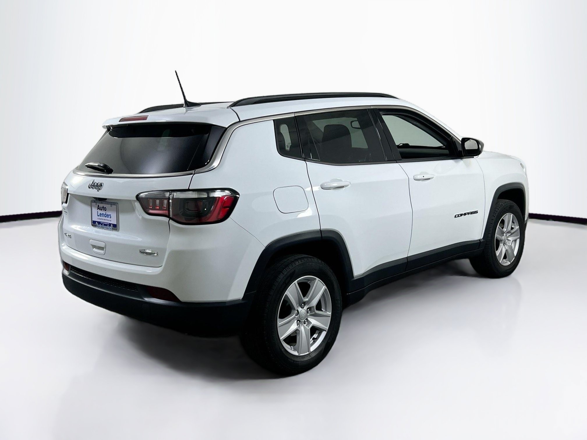 Used 2022 Jeep Compass Latitude w/ Sun and Sound Group AWD/4WD image 5