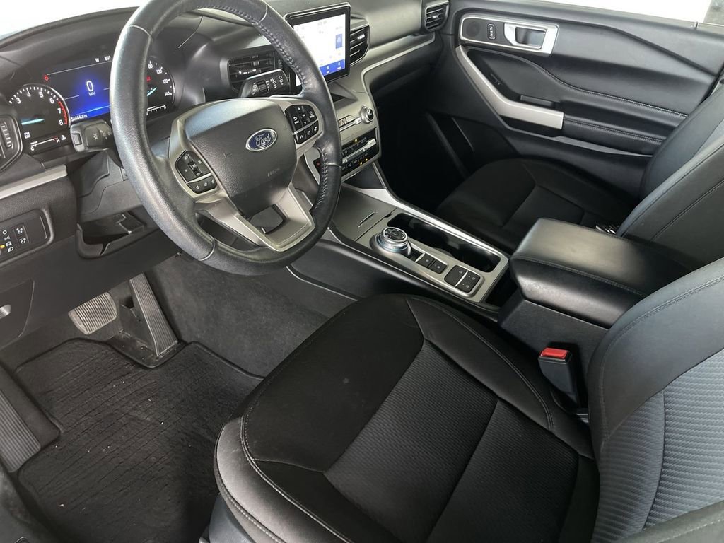 Used 2022 Ford Explorer XLT image 10