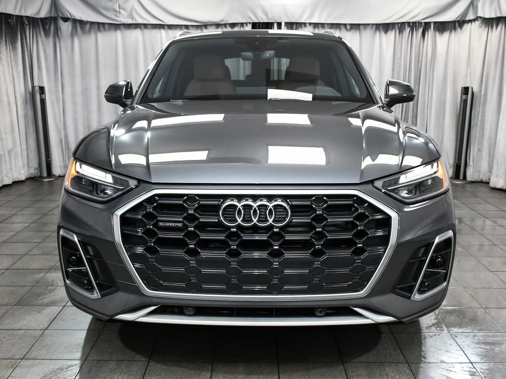 Used 2023 Audi Q5 2.0T Premium w/ Convenience Package AWD/4WD image 2