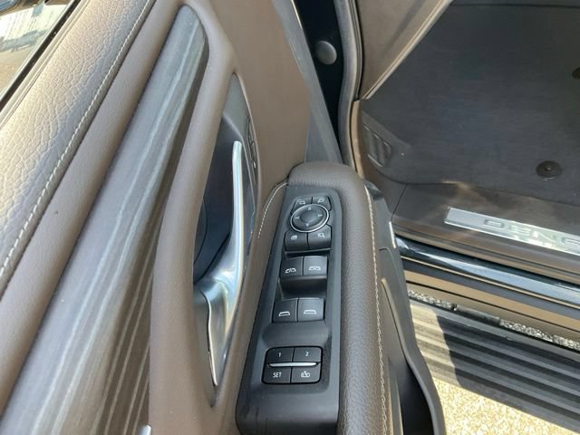 Used 2022 GMC Yukon Denali w/ Denali Premium Package AWD/4WD image 8