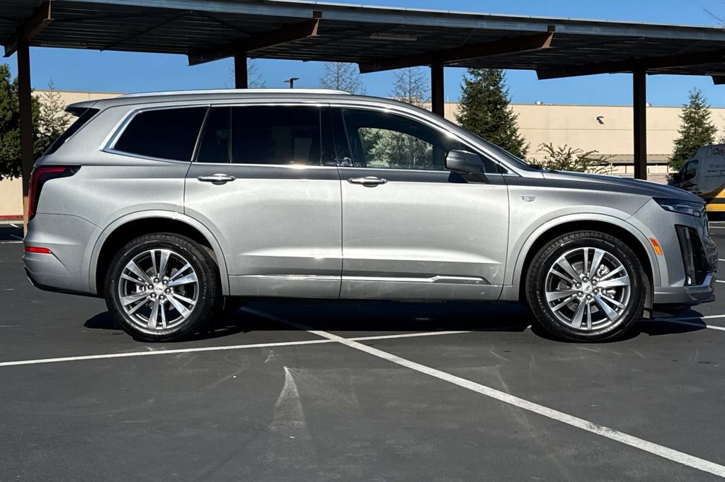 Used 2025 Cadillac XT6 Premium Luxury image 10