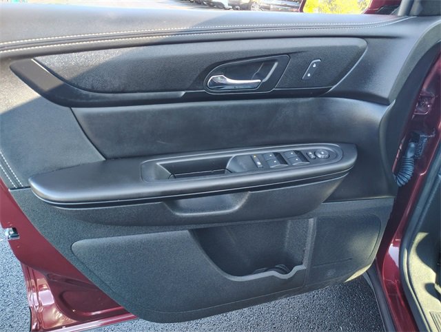 Used 2017 Chevrolet Traverse LT w/ Style and Technology Package image 11