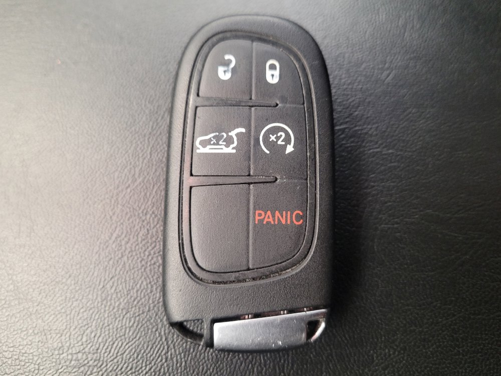 Used 2023 Jeep Cherokee Altitude Lux image 32