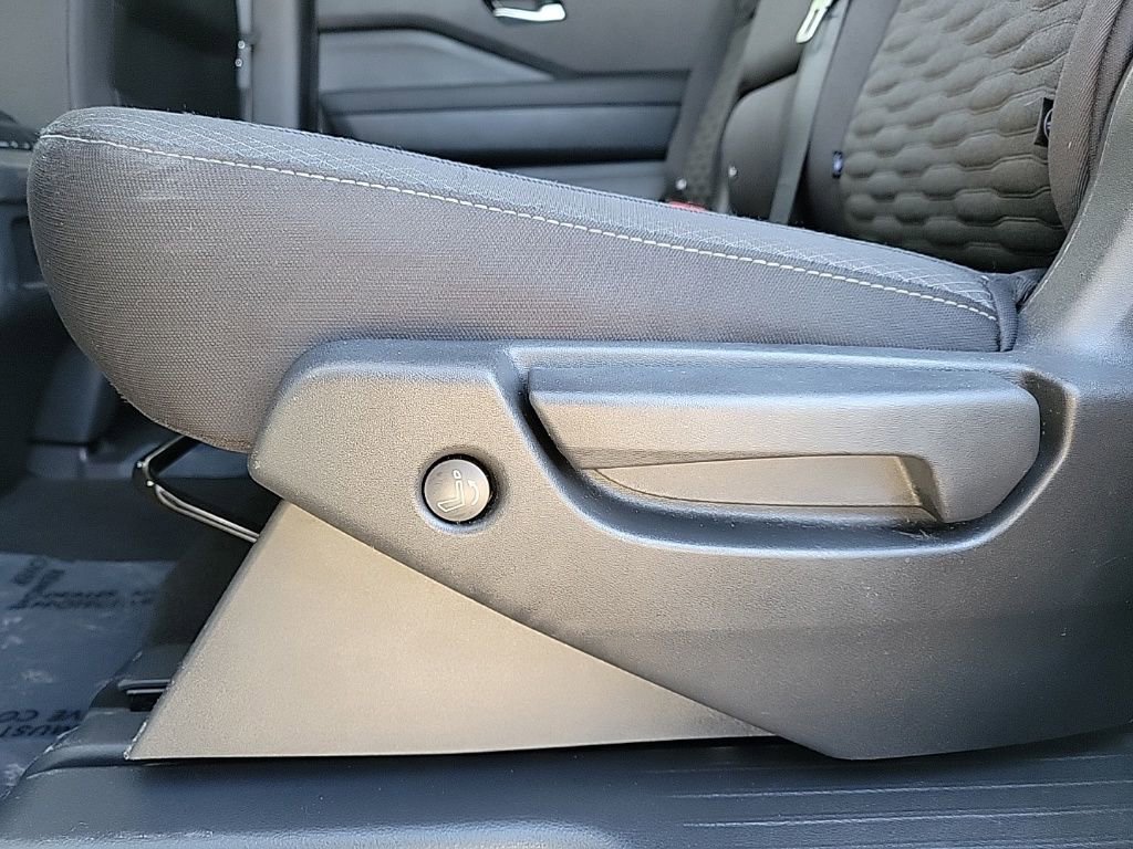 Used 2022 Nissan Pathfinder SV image 14