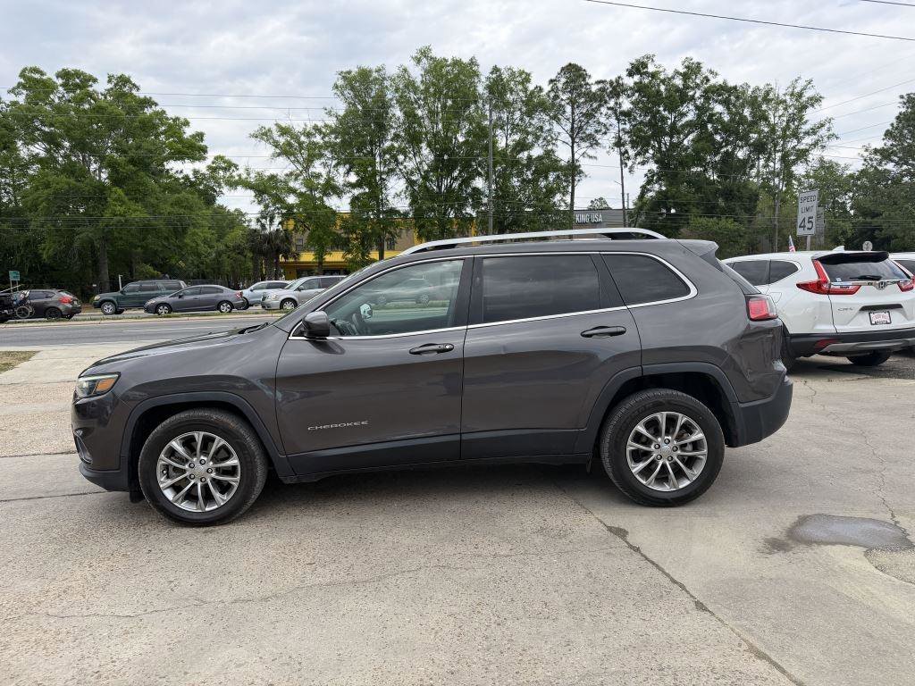 Used 2019 Jeep Cherokee Latitude Plus w/ Comfort/Convenience Group FWD image 8