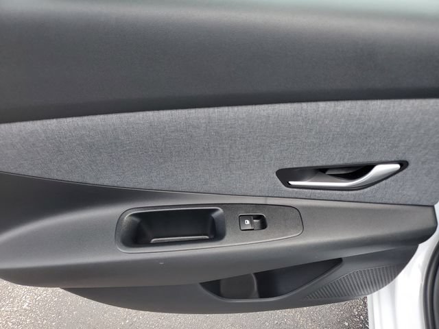 Used 2025 Hyundai Elantra Limited FWD image 15