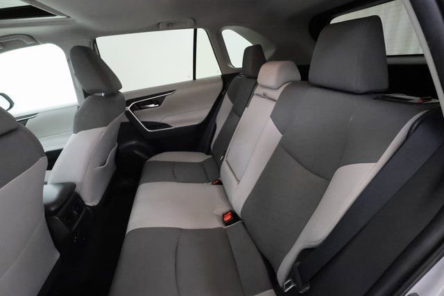 Used 2021 Toyota RAV4 XLE w/ Convenience Package image 16