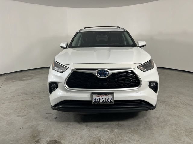 Used 2022 Toyota Highlander XLE AWD/4WD image 3