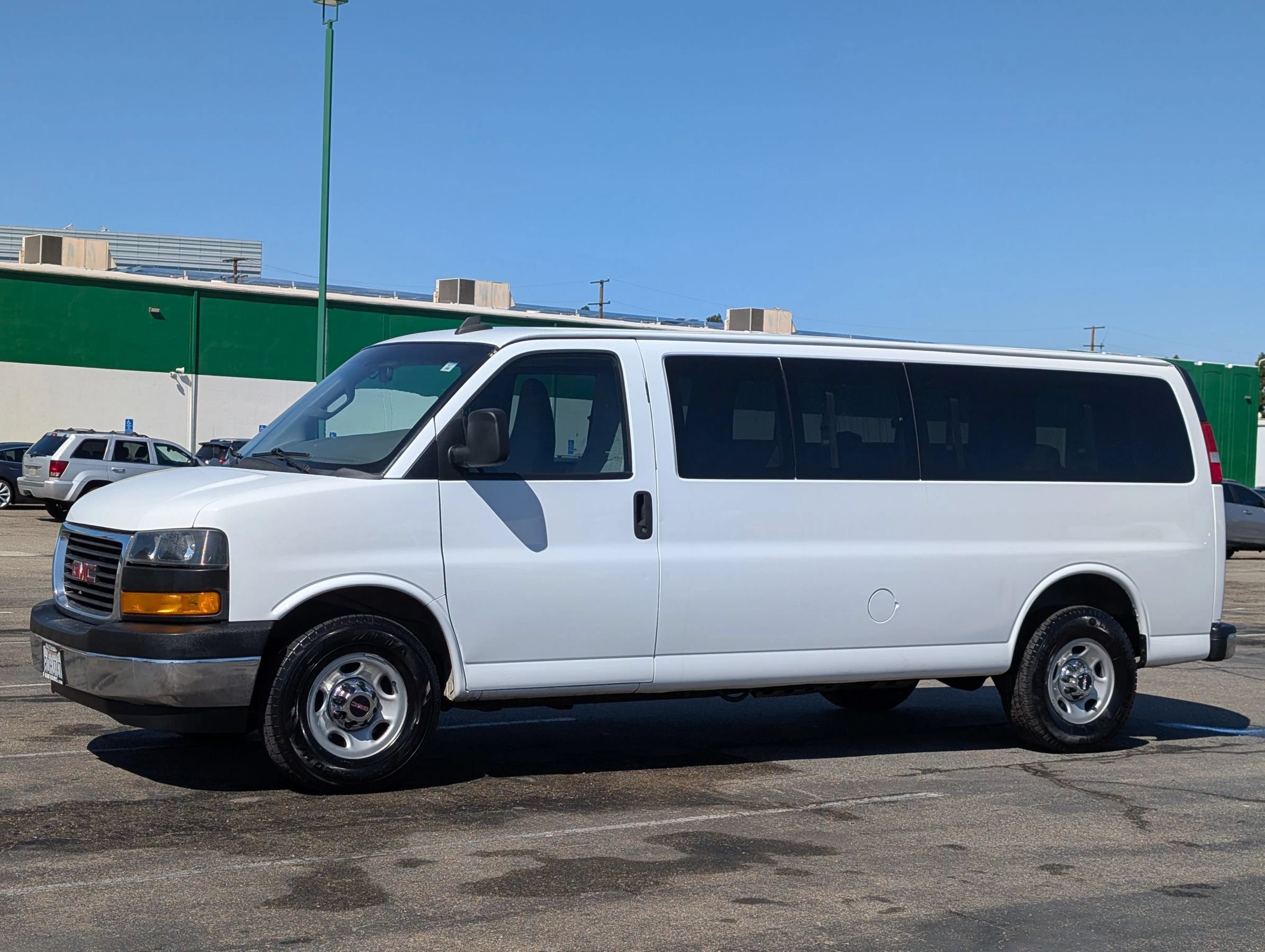 Used 2018 GMC Savana 3500 LT w/ LT Preferred Equipment Group RWD image 4