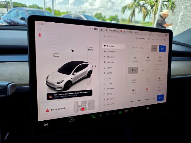 Used 2024 Tesla Model Y Long Range AWD/4WD image 31