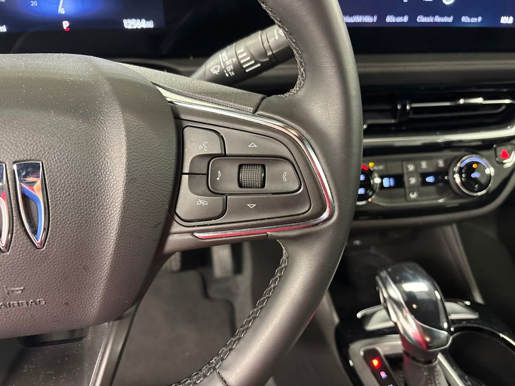 Used 2025 Buick Envista Sport Touring image 32