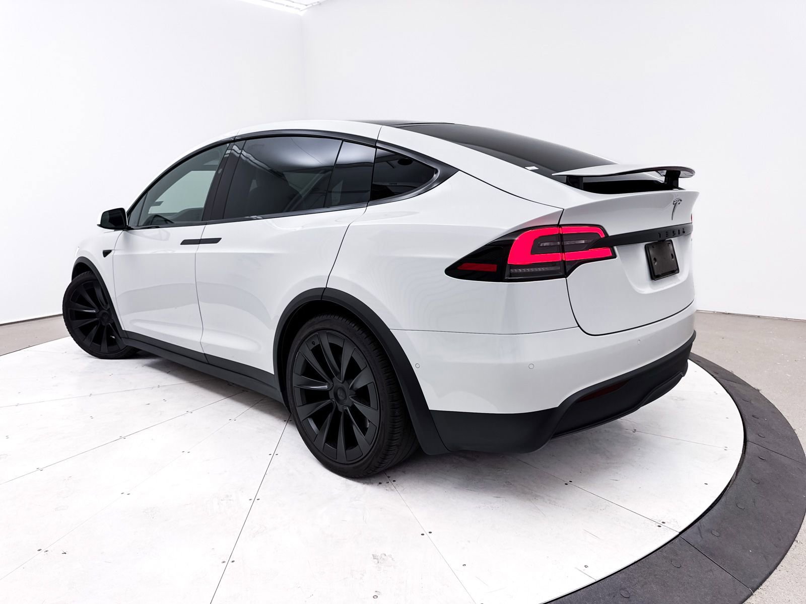 Used 2022 Tesla Model X image 2