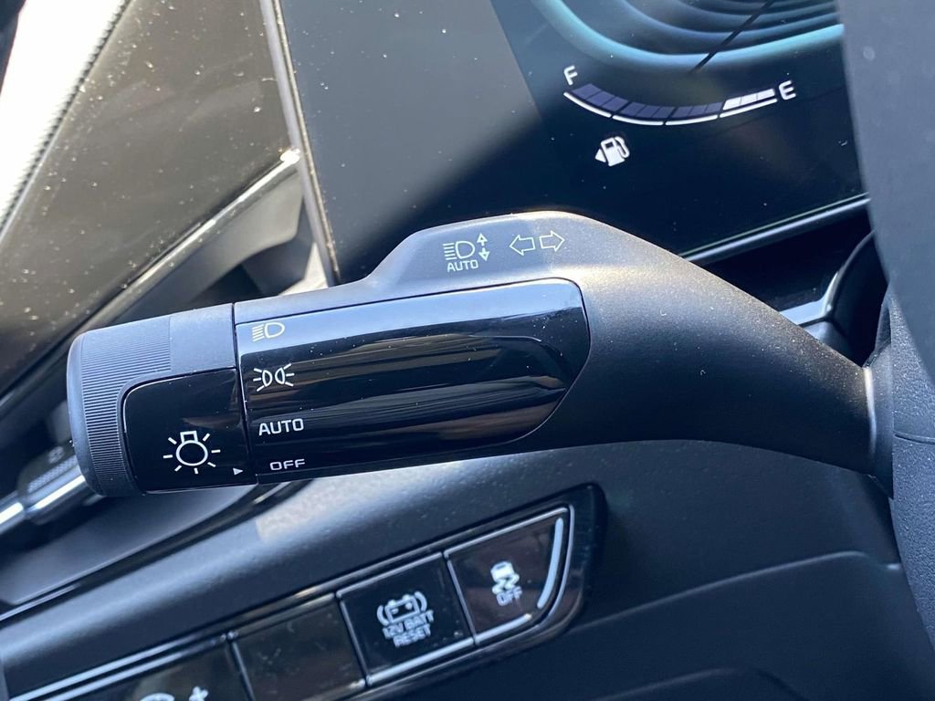 New 2025 Kia Niro EX image 22