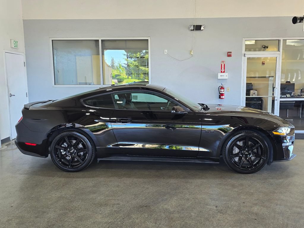 Used 2018 Ford Mustang GT Premium w/ Black Accent Package RWD image 4