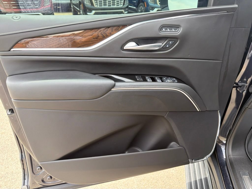 Certified 2024 Cadillac Escalade ESV Sport Platinum w/ LPO, ONYX Package AWD/4WD image 9