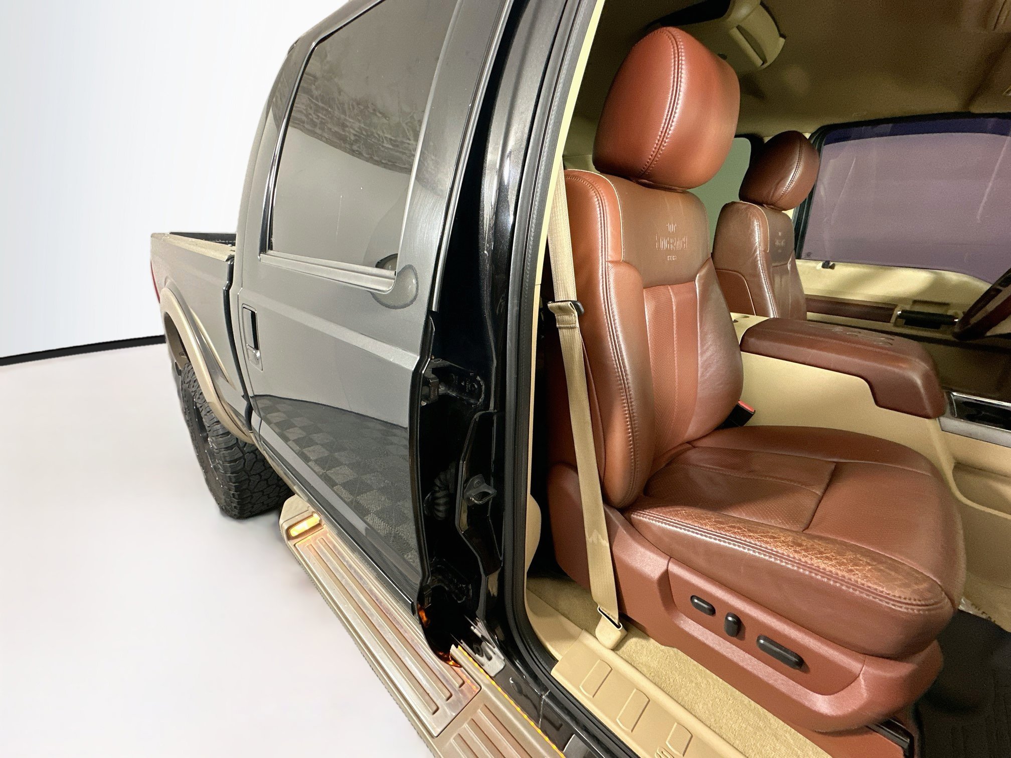 Used 2014 Ford F350 King Ranch w/ Snow Plow Prep Package AWD/4WD image 27
