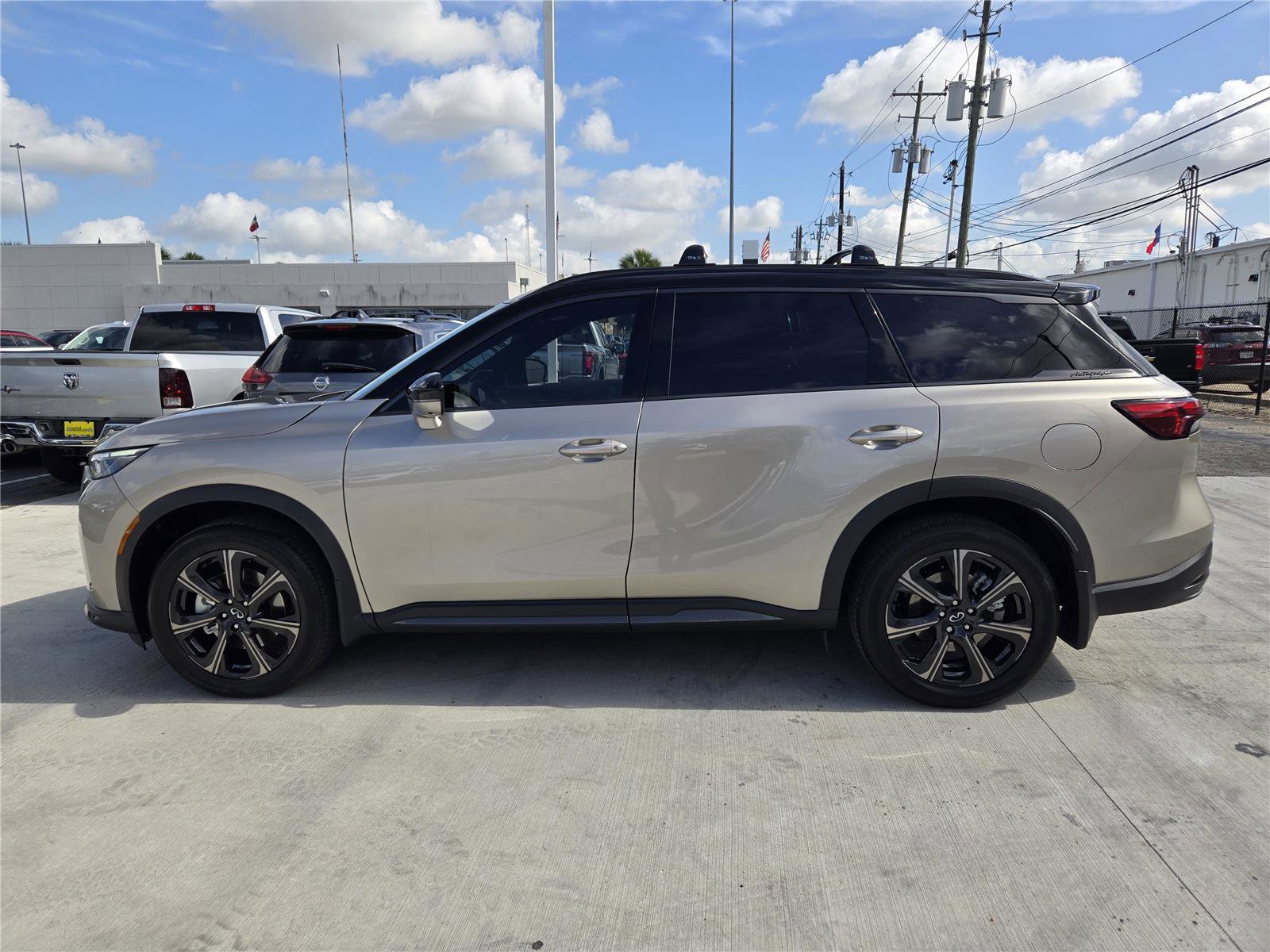 Used 2026 INFINITI QX60 Autograph w/ Dark Cargo Package AWD/4WD image 5