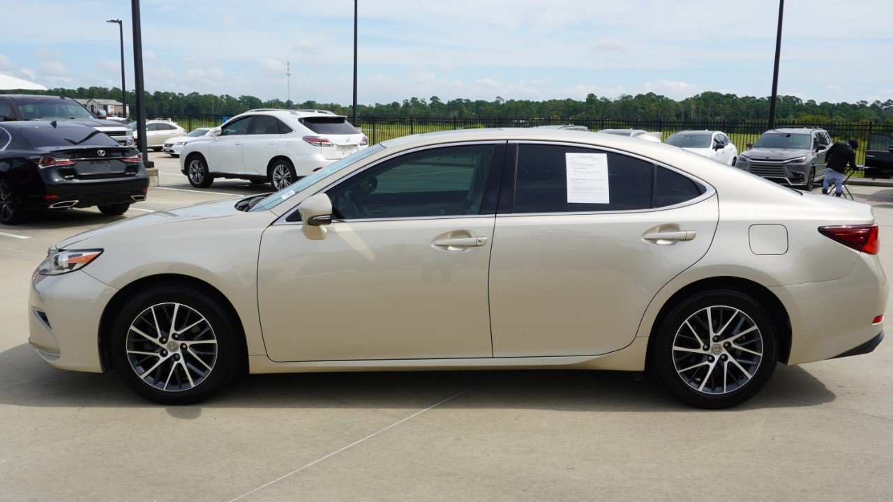Used 2017 Lexus ES 350 w/ Luxury Package FWD image 5
