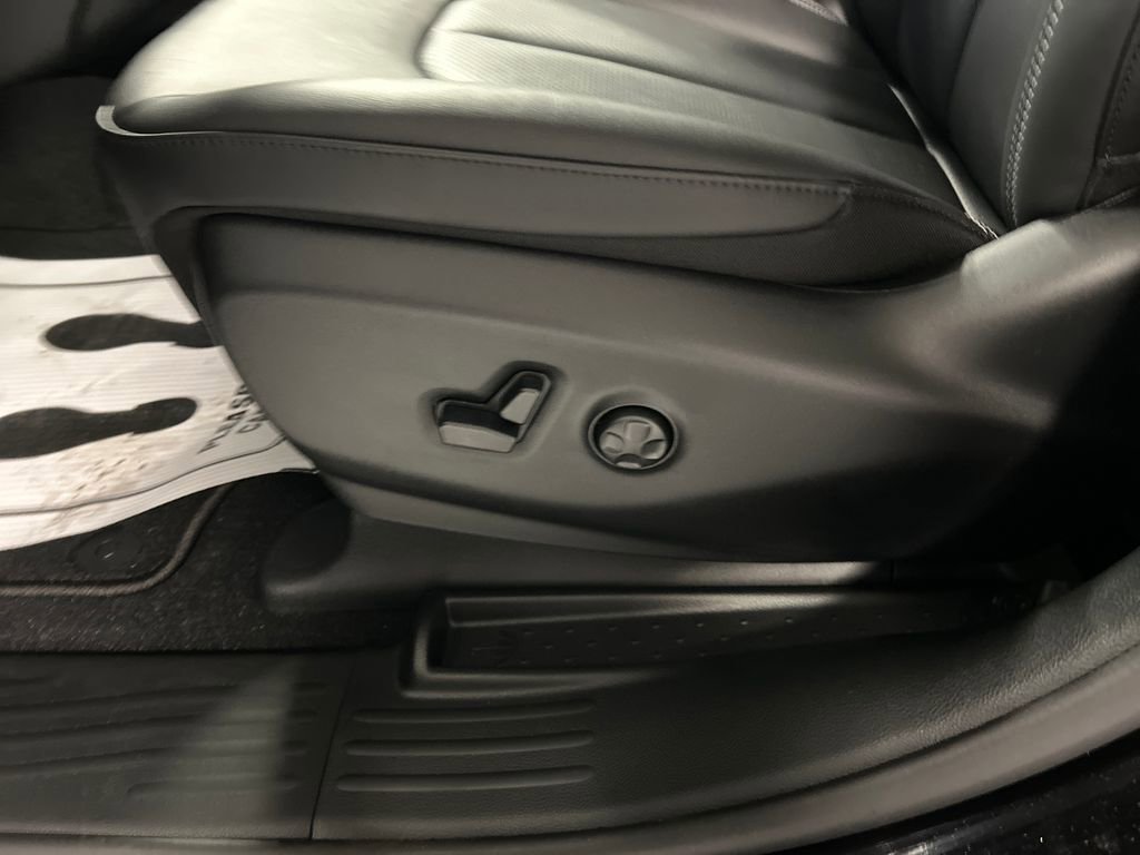 New 2027 Chrysler Pacifica Select FWD image 11