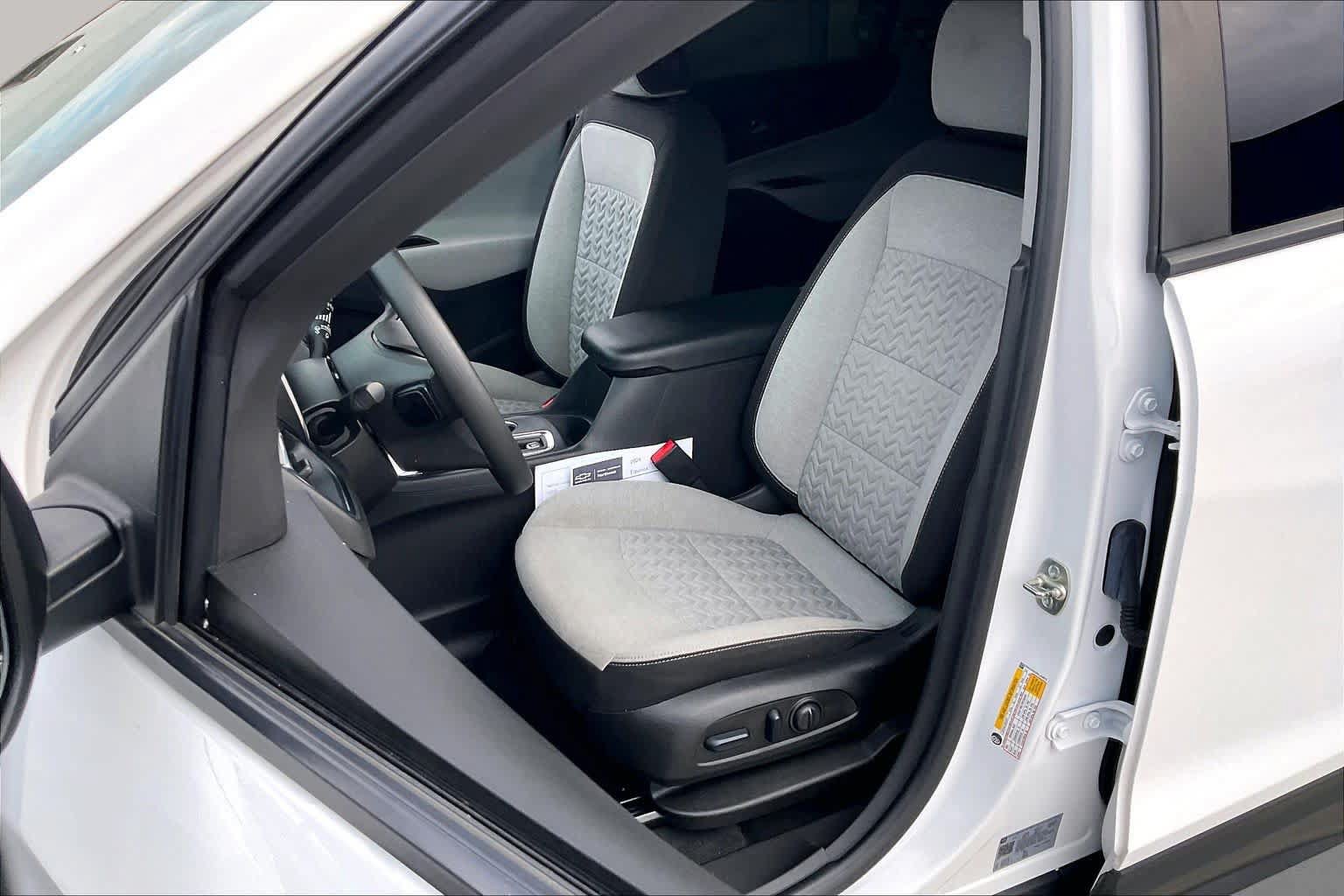 Used 2024 Chevrolet Equinox LS w/ LS Convenience Package FWD image 9