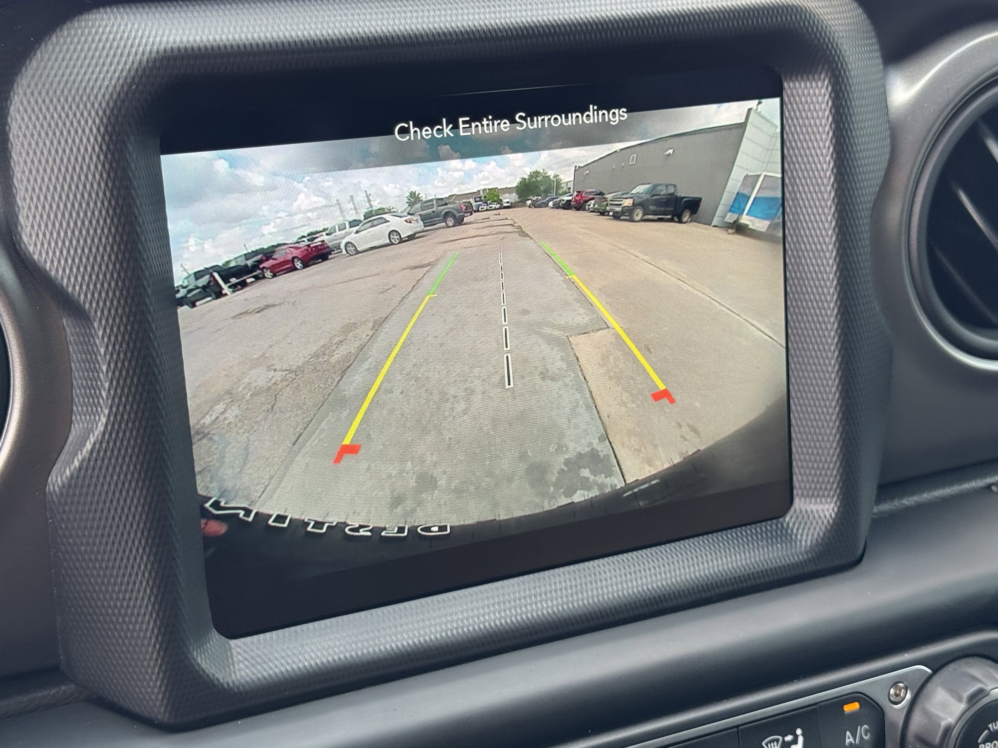 Used 2023 Jeep Wrangler Unlimited w/ Sun & Screen Package image 18