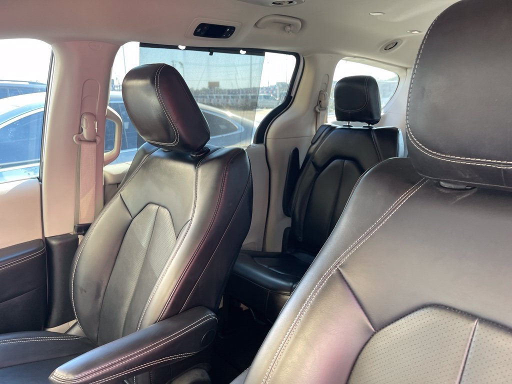 Used 2024 Chrysler Pacifica Touring-L FWD image 7