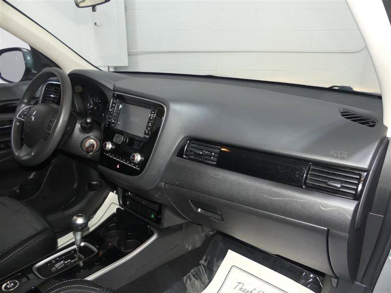 Used 2020 Mitsubishi Outlander SE image 24