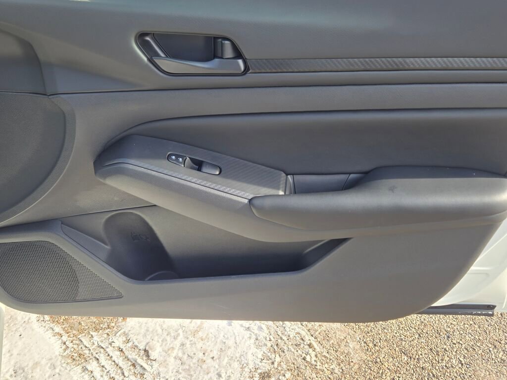Used 2025 Nissan Altima 2.5 S image 5