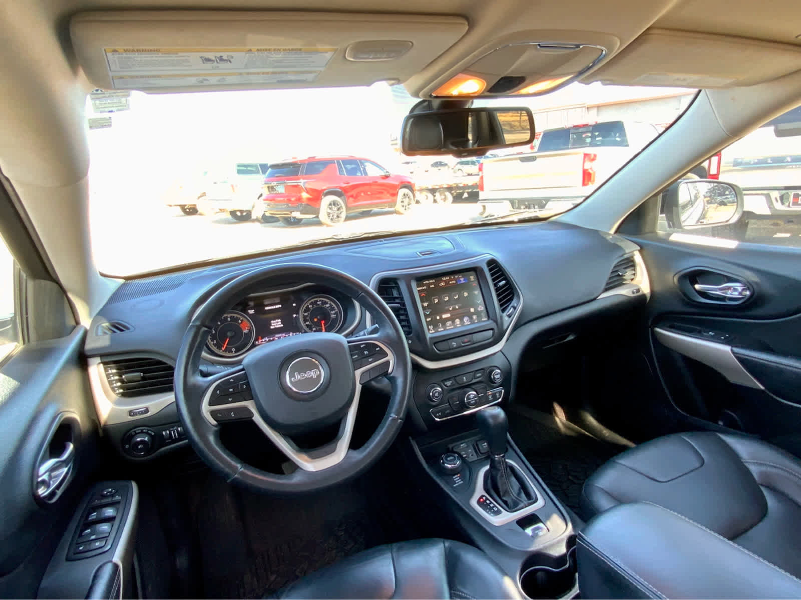 Used 2018 Jeep Cherokee Limited image 32