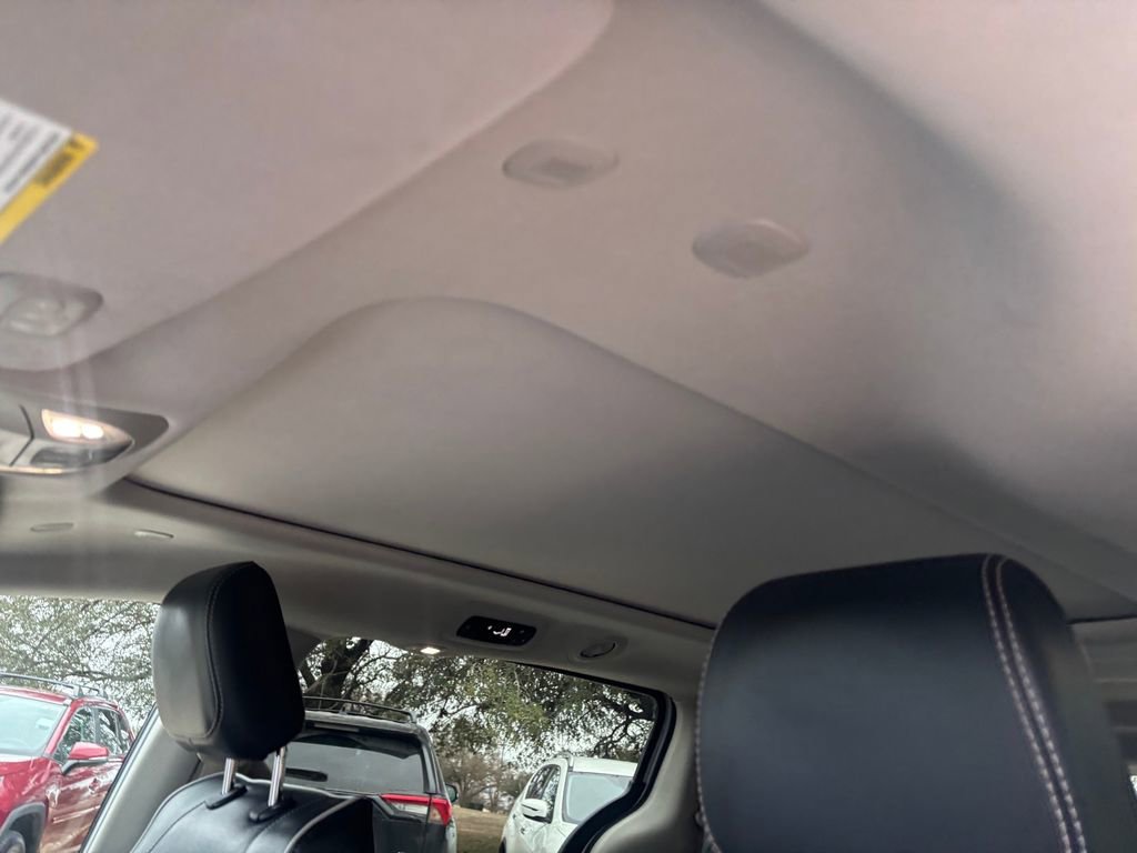 Used 2023 Chrysler Pacifica Limited image 12