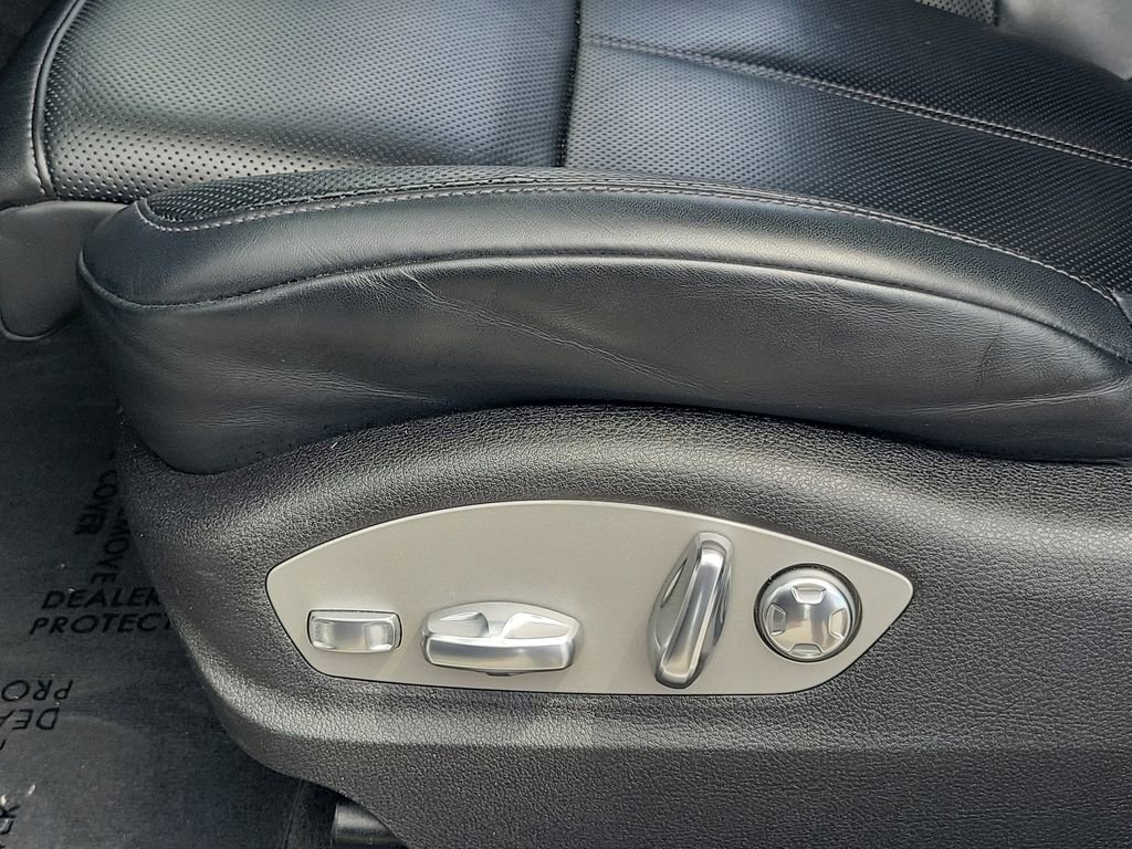 Used 2024 Porsche Macan AWD/4WD image 19