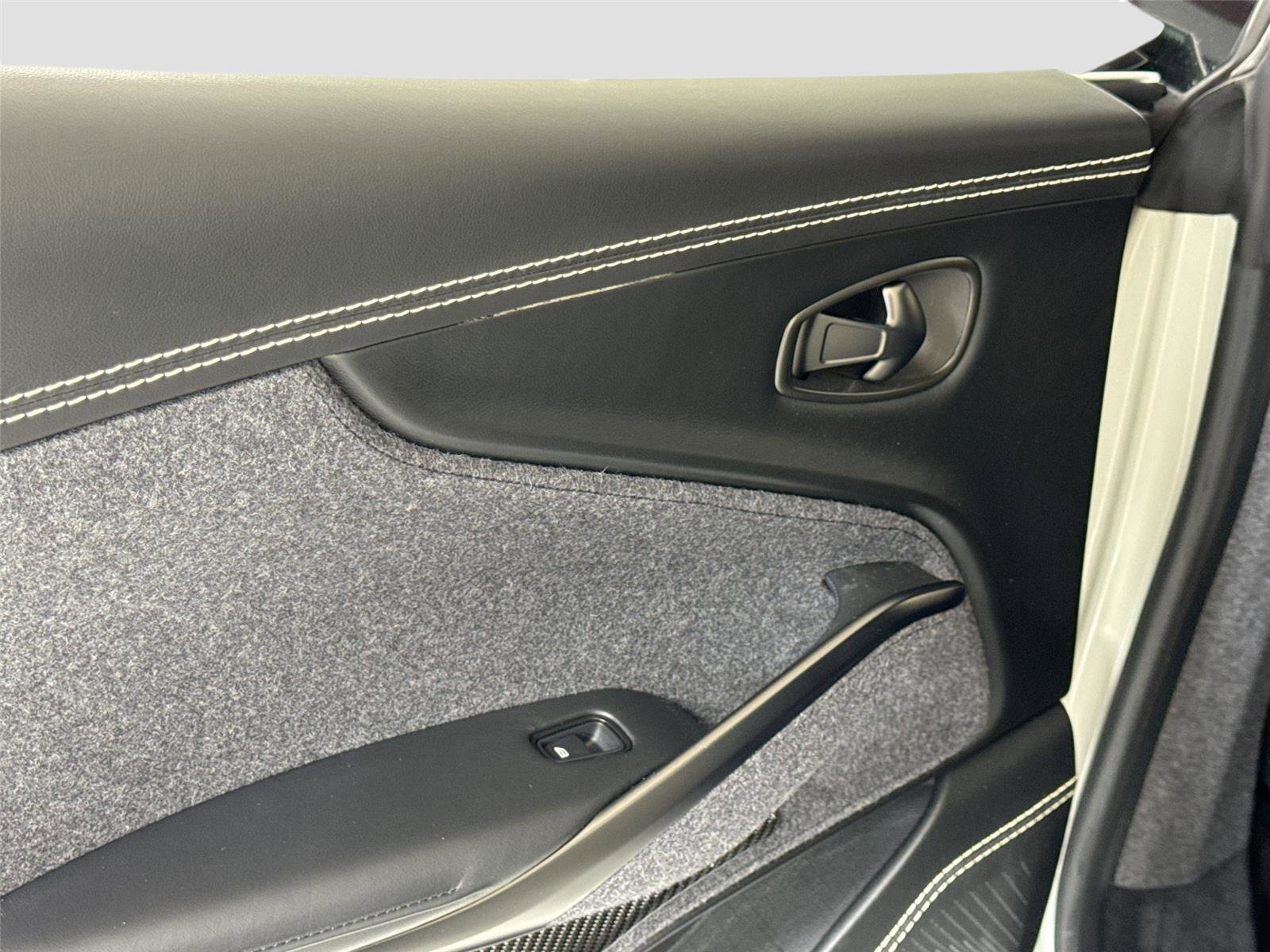 Used 2021 Aston Martin DBX image 27