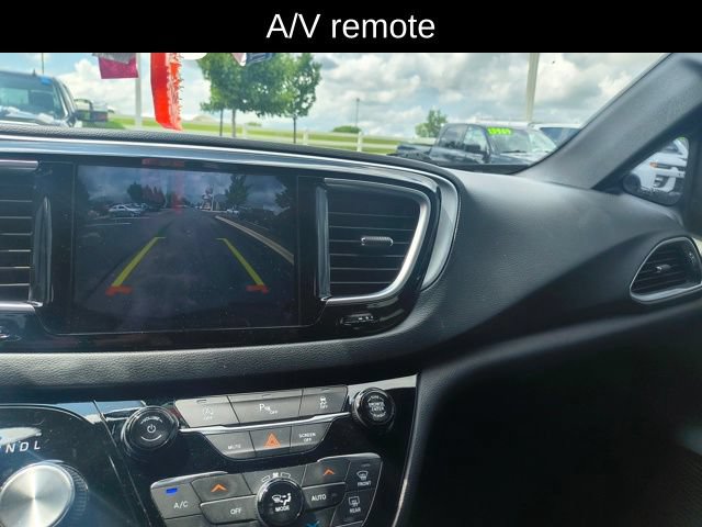 Used 2019 Chrysler Pacifica Touring-L Plus w/ S Appearance Package FWD image 15
