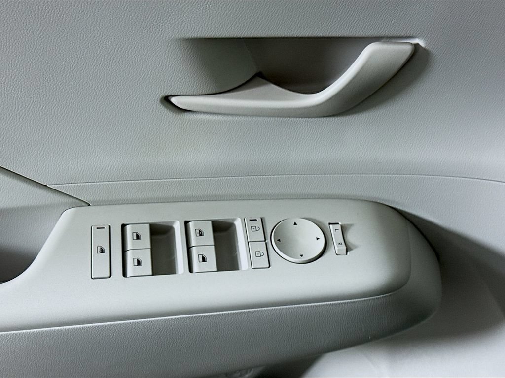 Certified 2025 Hyundai Kona SEL AWD/4WD image 23