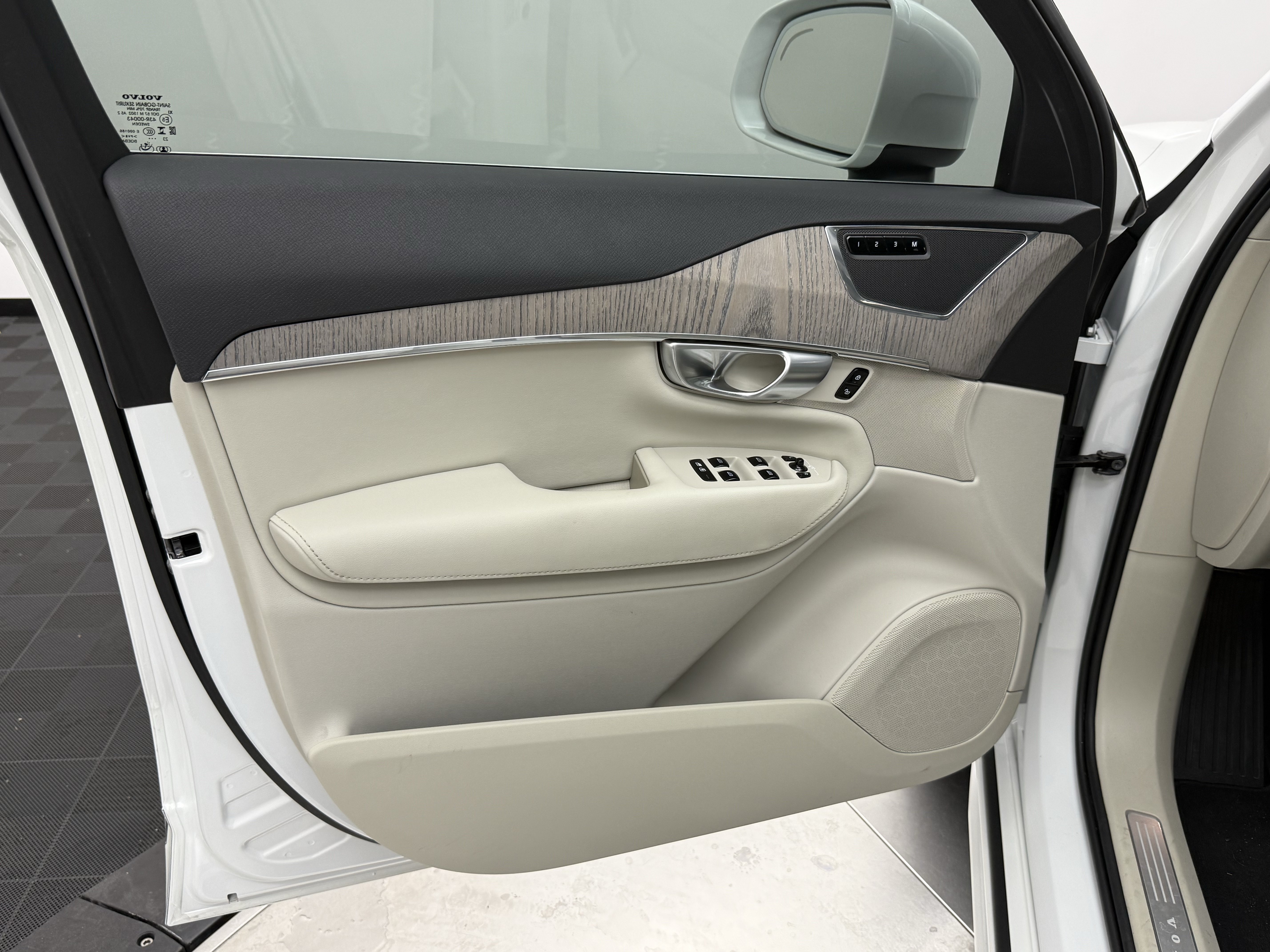 Certified 2024 Volvo XC90 B5 Plus AWD/4WD image 10