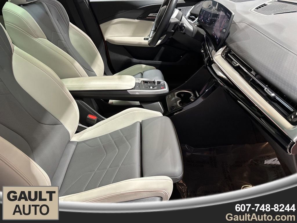 Certified 2025 BMW X2 xDrive28i w/ Premium Package image 17