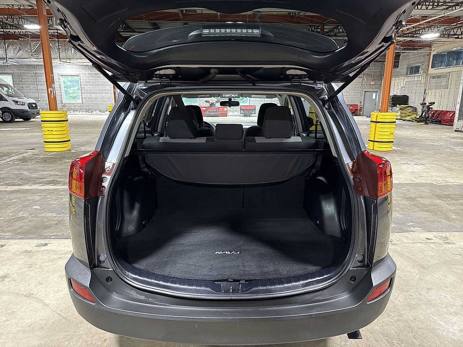 Used 2015 Toyota RAV4 LE AWD/4WD image 11
