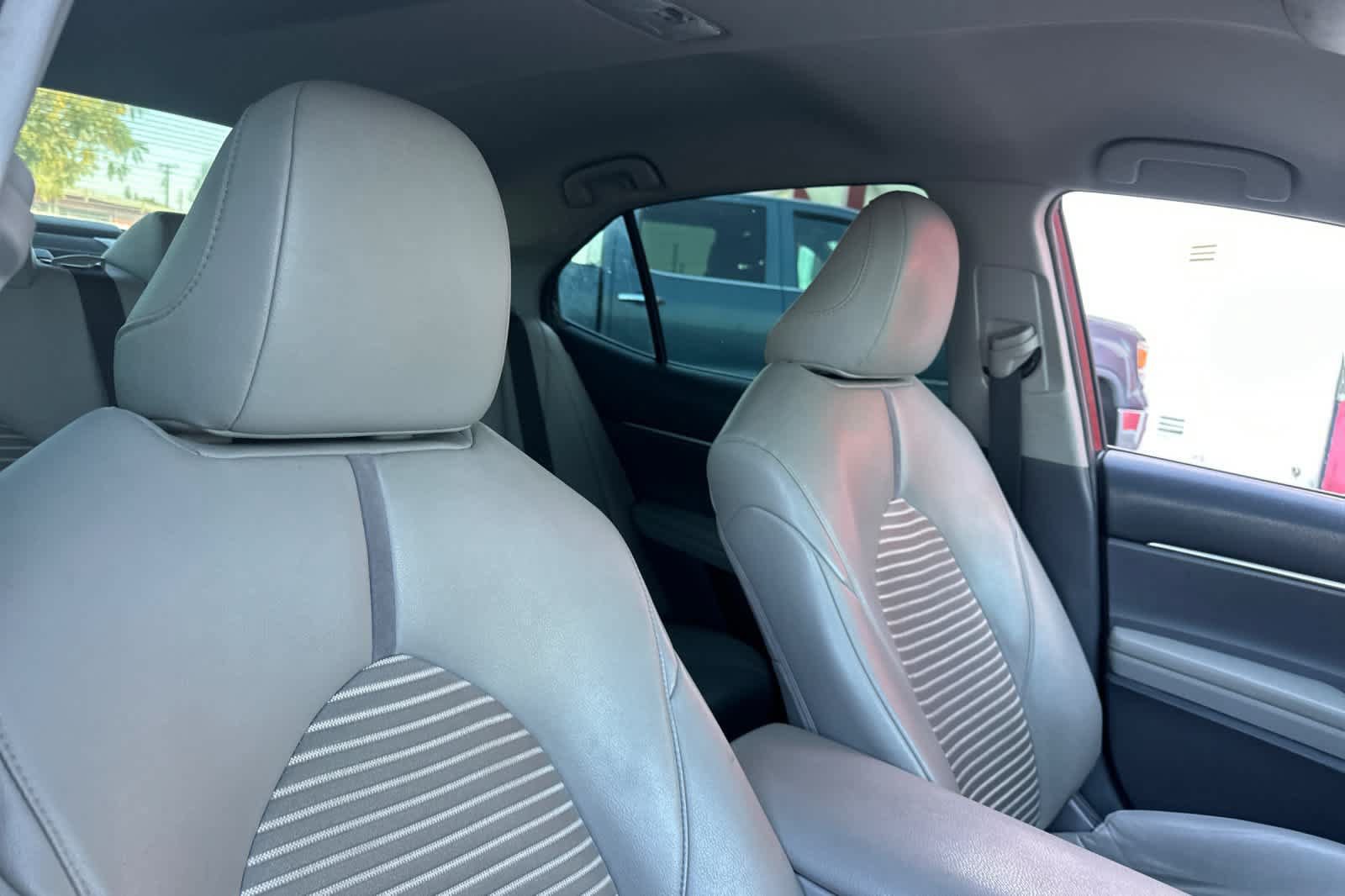 Used 2018 Toyota Camry SE FWD image 18