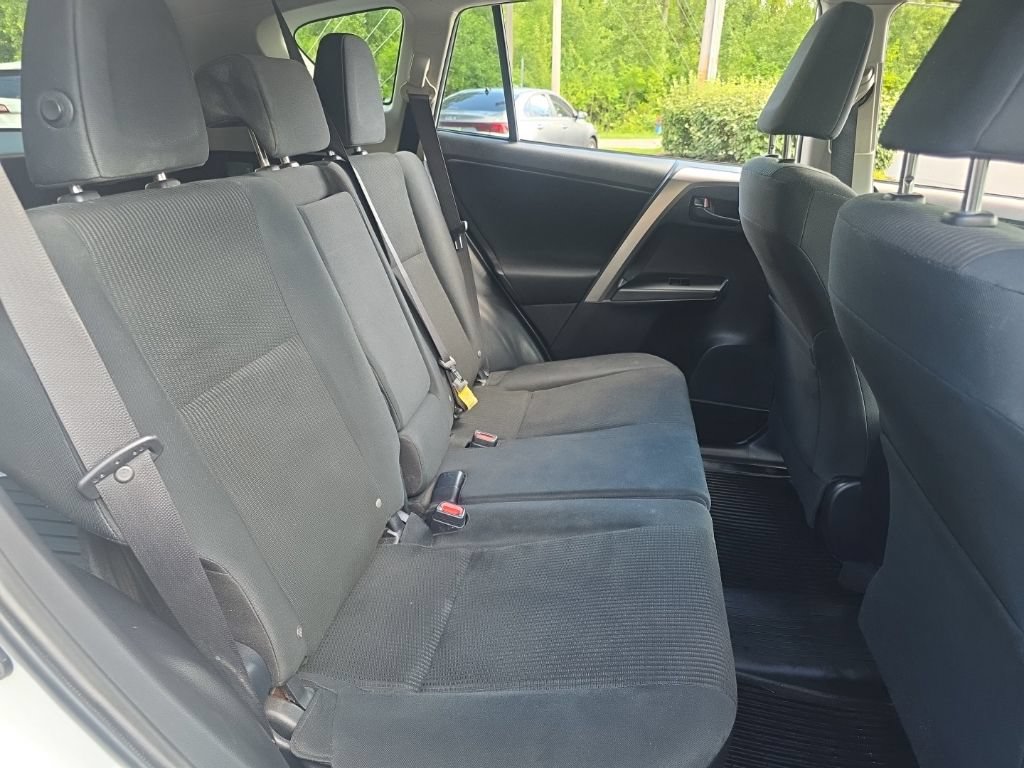 Used 2018 Toyota RAV4 LE w/ All Weather Liner Package FWD image 29