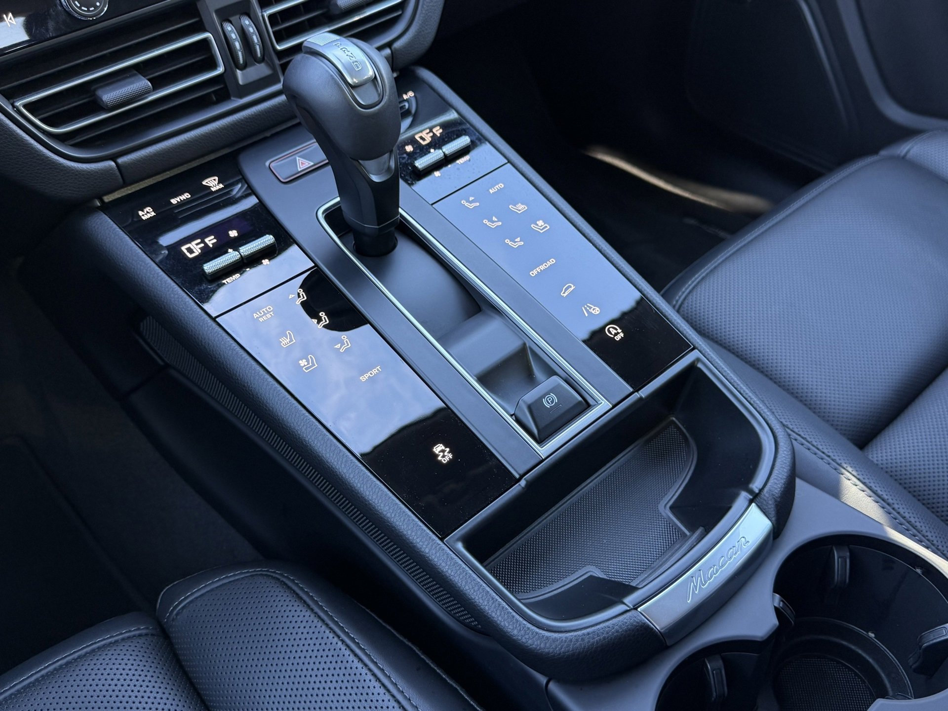 Used 2025 Porsche Macan image 22