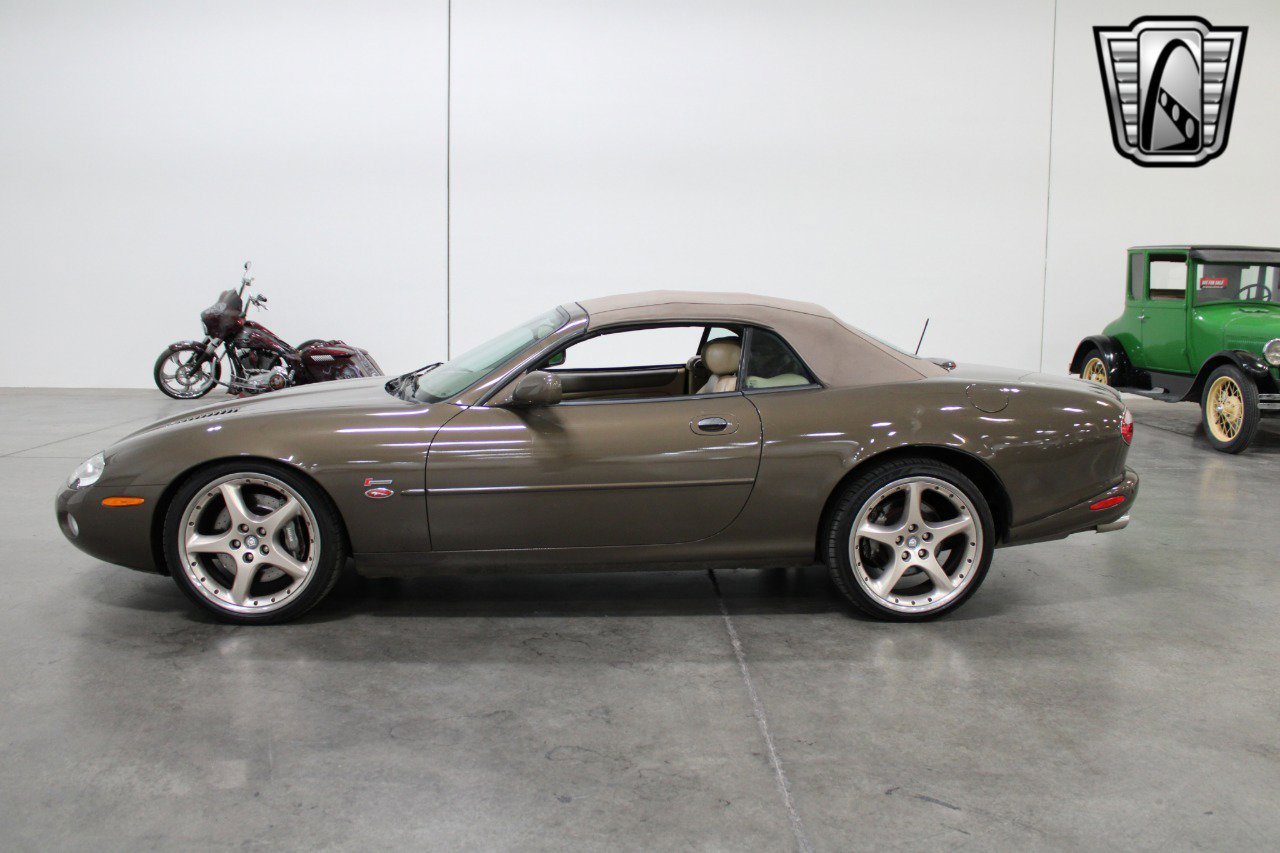 Used 2001 Jaguar XK8 Convertible image 3