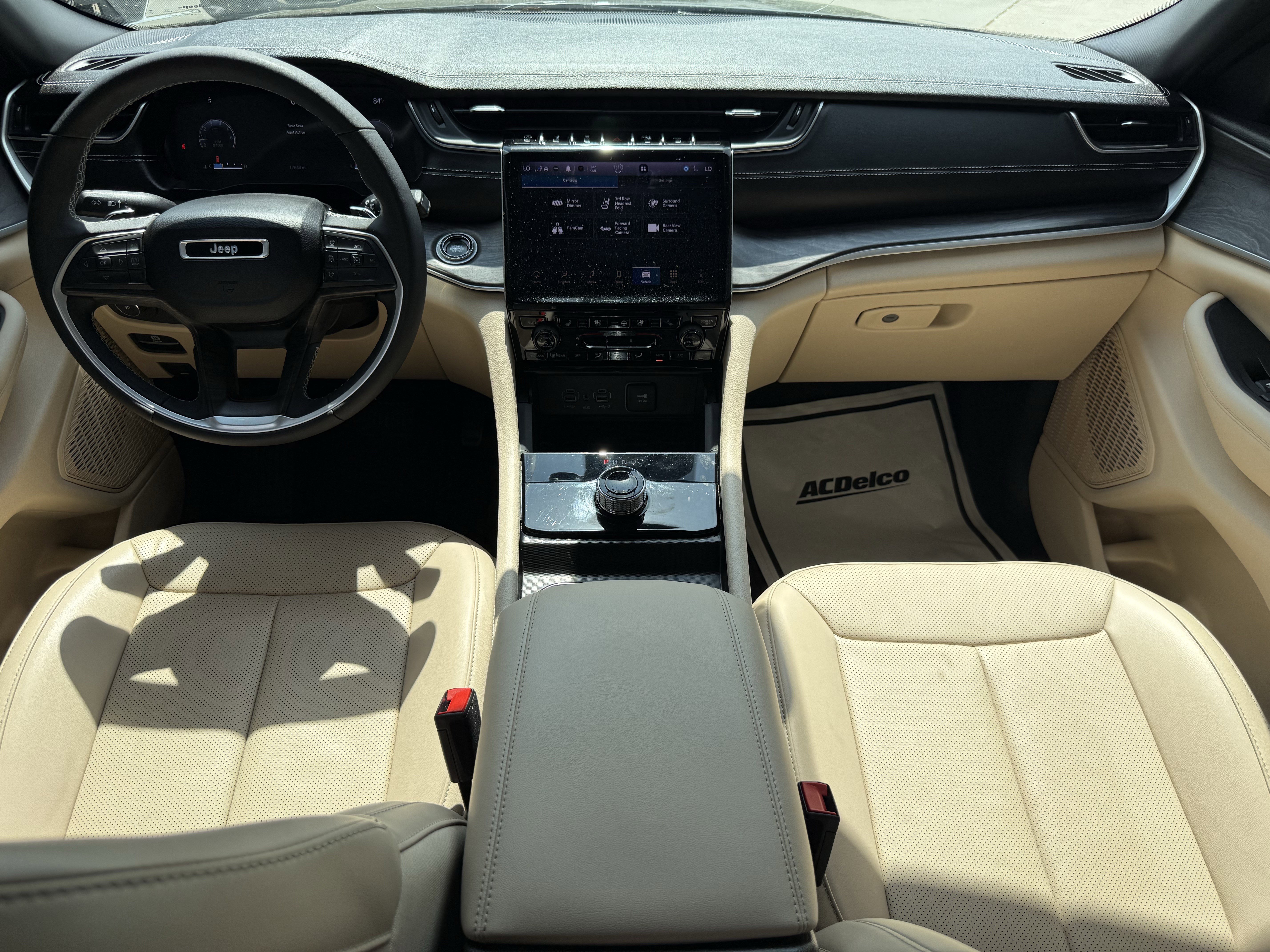 Used 2024 Jeep Grand Cherokee L Limited w/ Luxury Tech Group II image 13